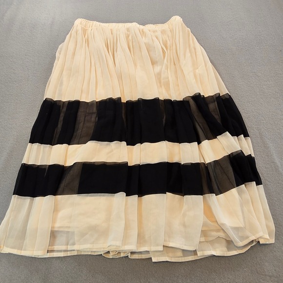 Who What Wear Dresses & Skirts - Who What Wear Pleated Midi Skirt Womens Medium Cream Black Striped Elastic Waist